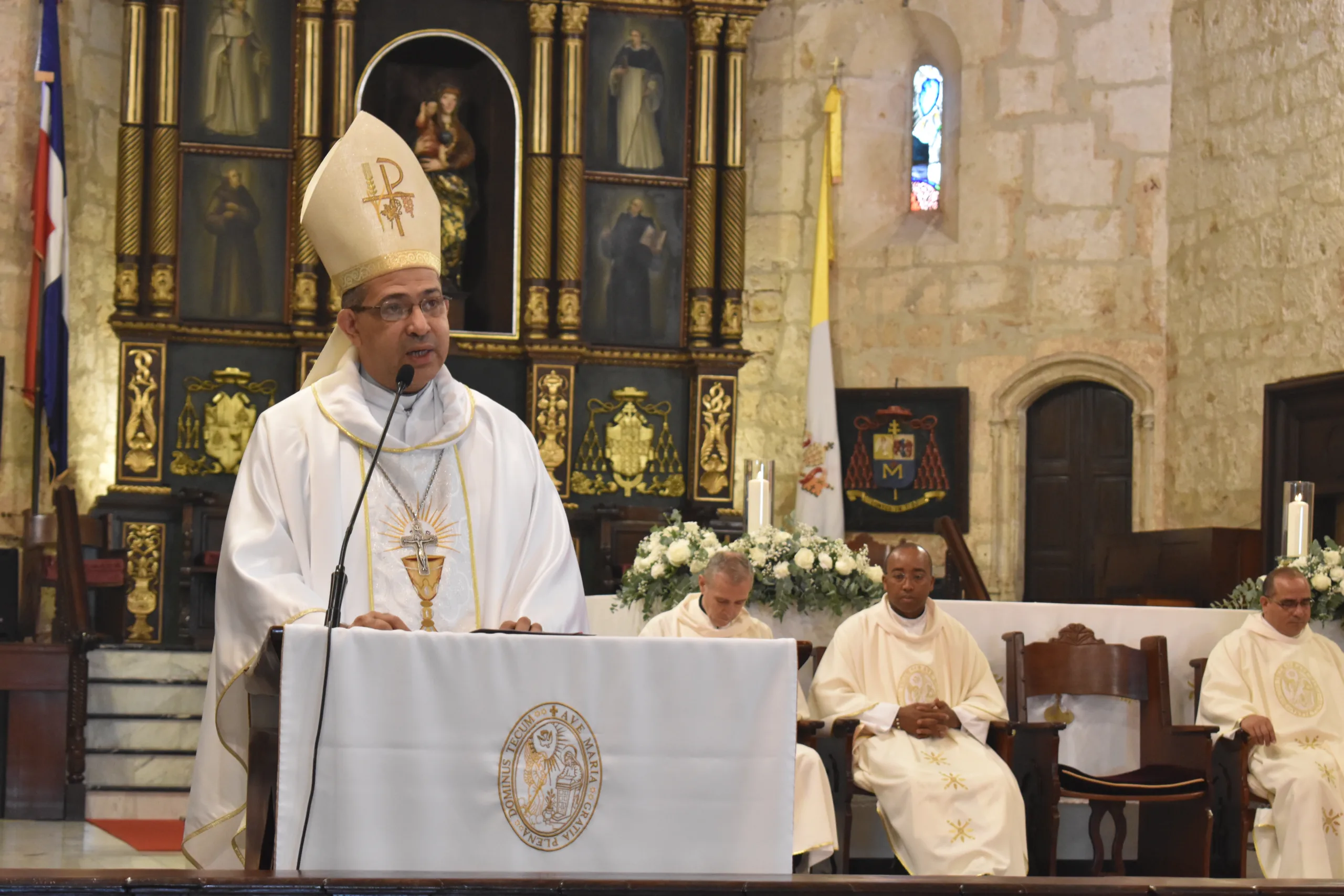 El arzobispo Carlos Tomás Morel Diplán durante el oficio religioso en la Catedral Primada de América en memoria de Juan Pablo Duarte.